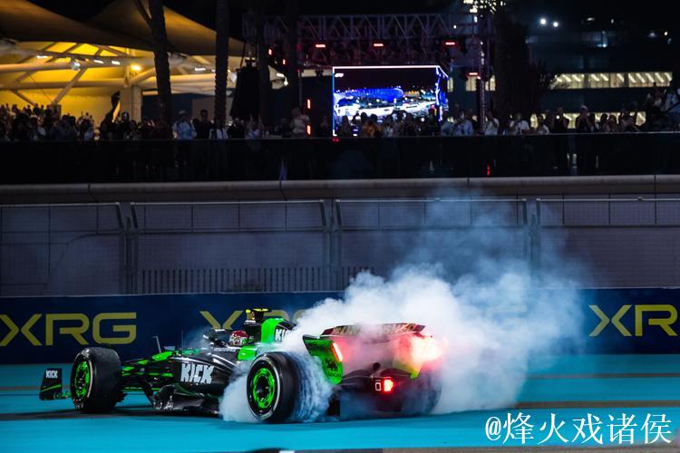 踏上巅峰:回顾F1现代冠军之争 踏上巅峰:回顾F1现代冠军之争