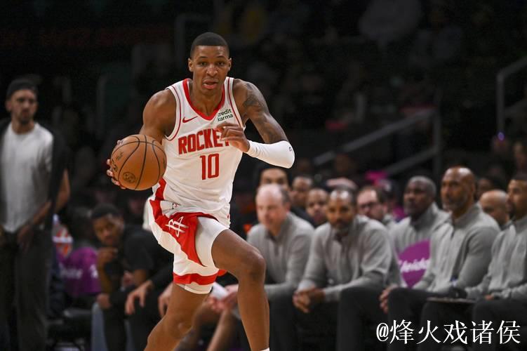 史密斯全场16分10篮板4助攻1封盖，三分命中率66.7%