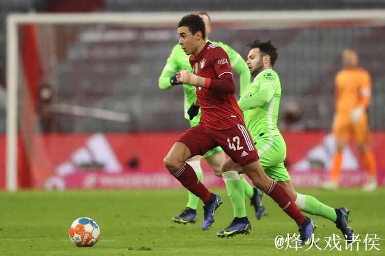 德甲-莱万穆勒破门屈桑斯世界波 拜仁4-0胜狼堡