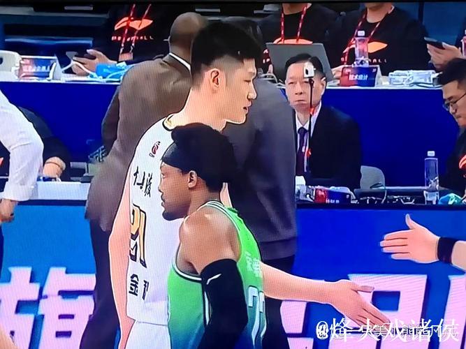 布朗狂砍41分胡金秋贡献18分 浙江方兴渡击败上海久事 布朗狂砍41分胡金秋贡献18分 浙江方兴渡击败上海久事